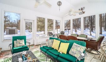 8 Marilyn Rd, Brookfield, CT 06804