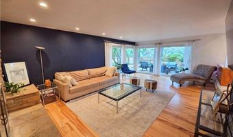 141 Glen Ridge Rd, Cranston, RI 02920