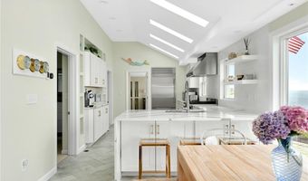 10 Calef Ave, Narragansett, RI 02882