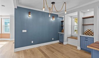 20 Summer St, Newport, RI 02840