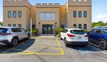 3 Queens Rd 211, Attleboro, MA 02703