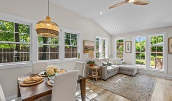 820 Barton Dr, Ann Arbor, MI 48105