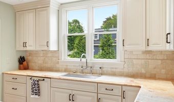 10 Wolcott Ave, Andover, MA 01810