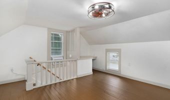 933 S Rinker Ave, Aurora, MO 65605