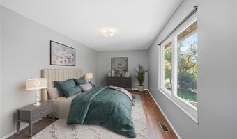 477 Ironwood Dr, Ballwin, MO 63011