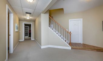 15 Logging Trail Ln, Brookfield, CT 06804