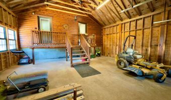 300 Round Up Ln, Bakersfield, MO 65609