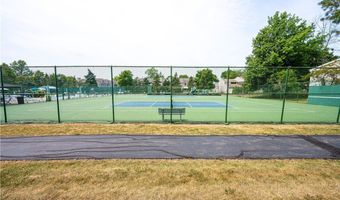 2 Southcreek Ct B, Amherst, NY 14051