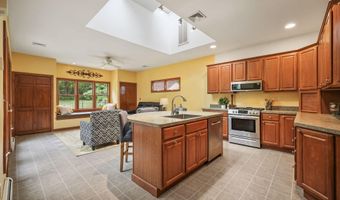 13 Swartzel Dr, Middletown, NJ 07748