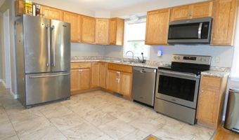 5 Mayflower Rd, Augusta, ME 04330