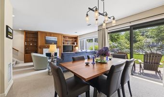 2 Martingale Ln, Narragansett, RI 02882
