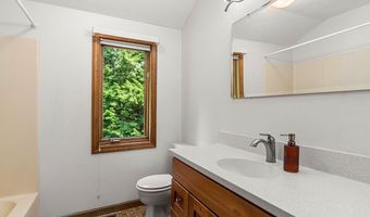 9 Pavillion Rd, Amherst, NH 03031