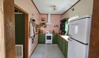 312 W Locust St, Aurora, MO 65605