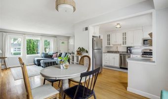 7658 General Meade Ln, Affton, MO 63123