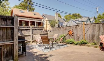 36 Dixon St, Newport, RI 02840