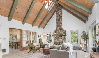 9734 Moore Dr, Cascade, ID 83611