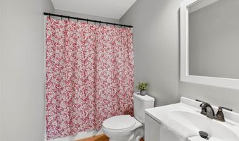 215 25th Ave SW, Altoona, IA 50009