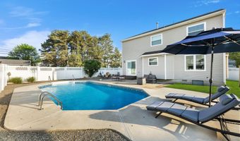 48 Poplar St, Beachwood, NJ 08722