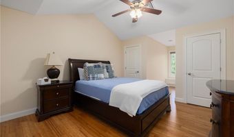 315 Old River Rd 6, Lincoln, RI 02838