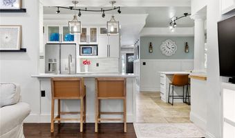 884 Village Brook Ct, Ballwin, MO 63021