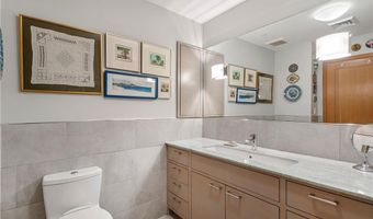 345 Thames St 407 N, Bristol, RI 02809