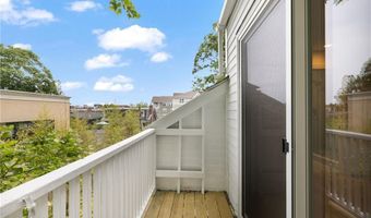 28 Young St 3, Newport, RI 02840
