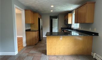 8 Linden St, Bristol, RI 02809