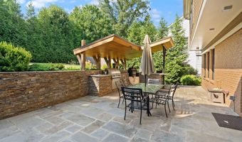 4226 40TH St N, Arlington, VA 22207