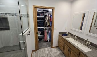 613 Springview Cir, Beatrice, NE 68310
