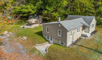 25 Lake Pochung Rd, Alloway, NJ 07461