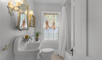 1220 Hope St, Bristol, RI 02809