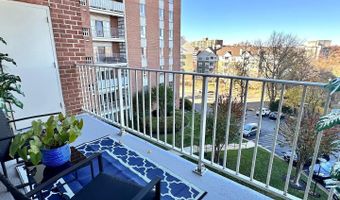 5250 VALLEY FORGE Dr #407, Alexandria, VA 22304