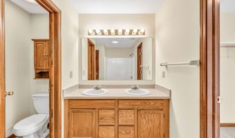 6743 Meadowgreen Dr, Indianapolis, IN 46236
