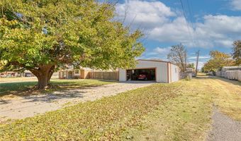 301 S 14th St, Arapaho, OK 73620