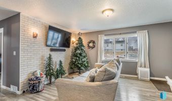 205 S 1st Ave, Brandon, SD 57005