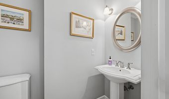 2 Banquo Brae Rd, Brookfield, CT 06804