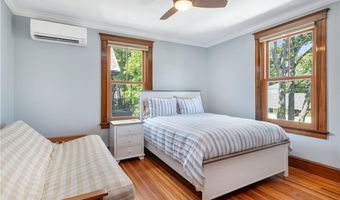 8 Bush St, Newport, RI 02840