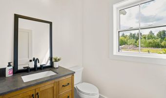 32 Colby Farm Rd, Chester, NH 03036