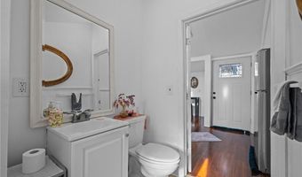 16 Courtway St, Narragansett, RI 02882