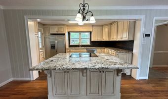 322 Magnolia Dr, Adel, GA 31620