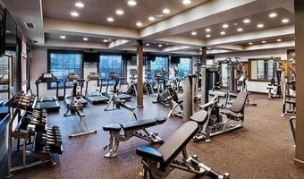 12 Putnam Ln, Danbury, CT 06810