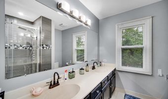320 Brampton Ln, Arlington Heights, IL 60004