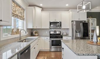 19 Putnam Ln 19, Danbury, CT 06810