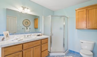 22016 AIRPORT Rd NE, Aurora, OR 97002