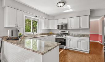 39867 N Harbor Ridge Dr, Antioch, IL 60002