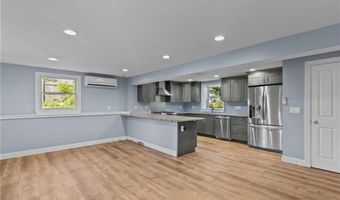 5 Lea Dr, Bristol, RI 02809