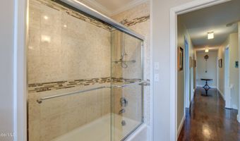 4 Fairway Ct, Albany, NY 12208