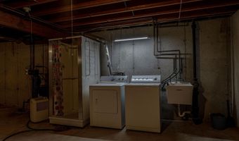 518 Topaz Ln, Madison, WI 53714