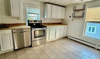 39 Congdon Rd, Narragansett, RI 02882