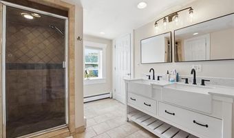 82 E 26TH St, Bayonne, NJ 07002